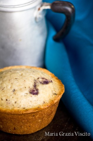 Muffin alla nocciola con ripieno all’uva fragola