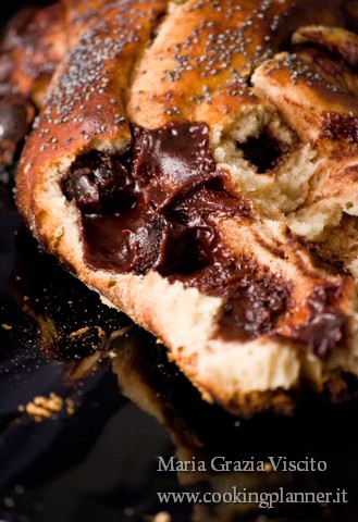 Pane dolce del sabato con farcia d'autunno (composta di cachi e castagne al forno) e con Farcia Foresta Nera (ganache fondente allo sciroppo di amarene e amarene)