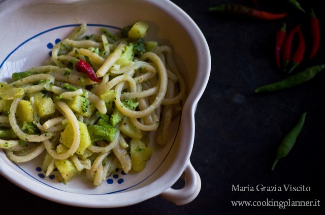 Pici con broccoli siciliani, patate, pan grattato e peroncini