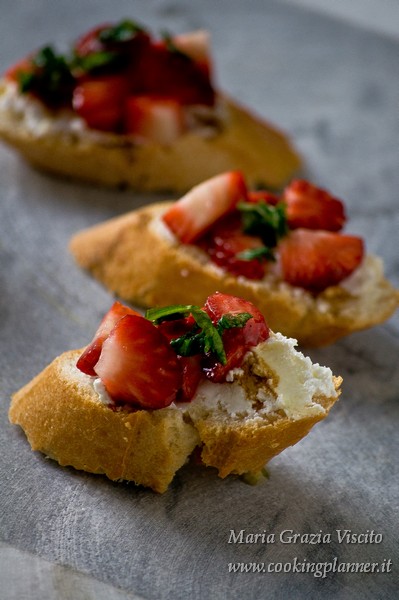 Bruschetta di fragole