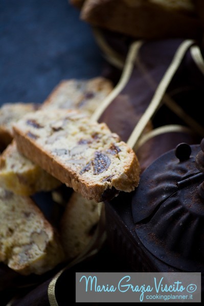 Cantucci nocciole e cranberries vs cantucci noci e fichi