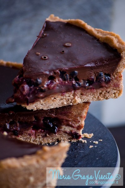 Crostata di castagne con crema di castagne, more e ganache al cioccolato fondente