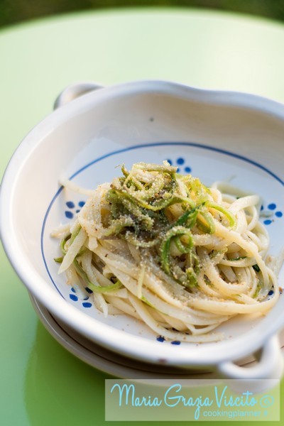 La pasta con le puntarelle, alici e pan grattato all'aglio