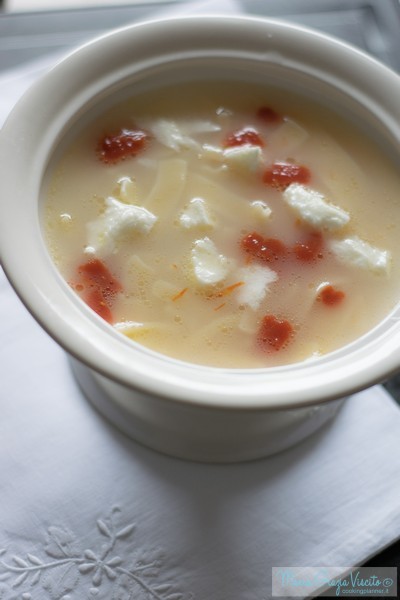 Minestrina in brodo di parmigiano, mozzarella di bufala e gelè di corbarino