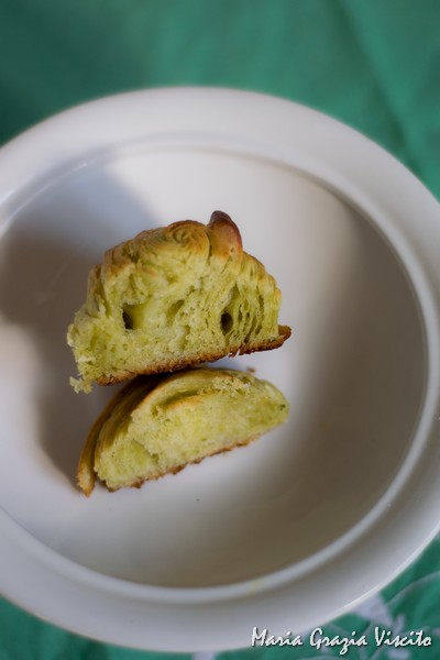 Croissant al basilico e pomodori confit